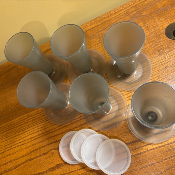 6 Vintage Tupperware Sundae/Parfait Cups (only 4 lids) - Picture 4 of 7